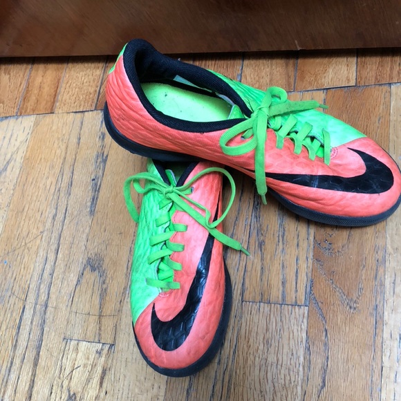 NIKE Boys soccer sneakers - Picture 3 of 3